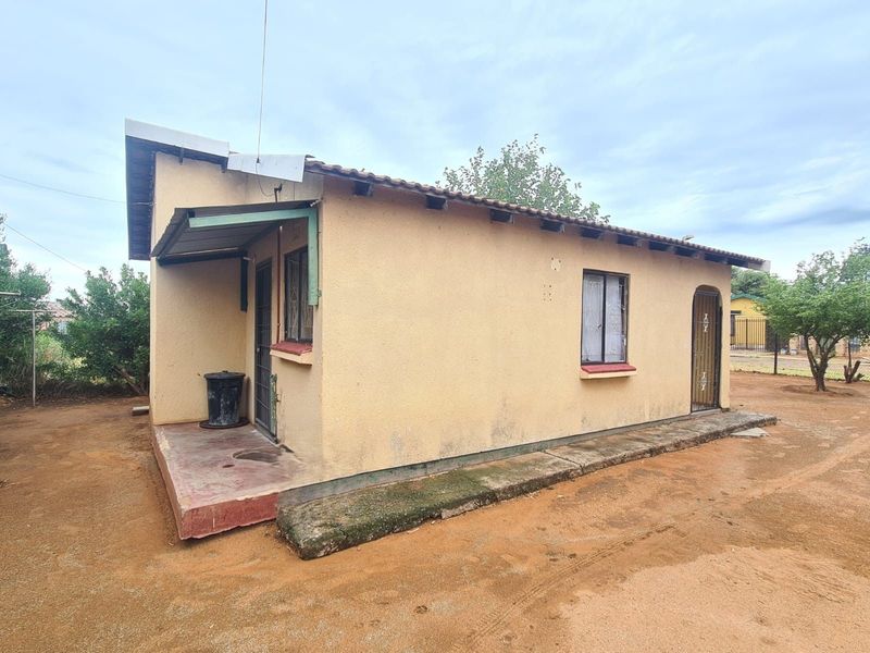 House For Sale in Roodepan - Photo 3
