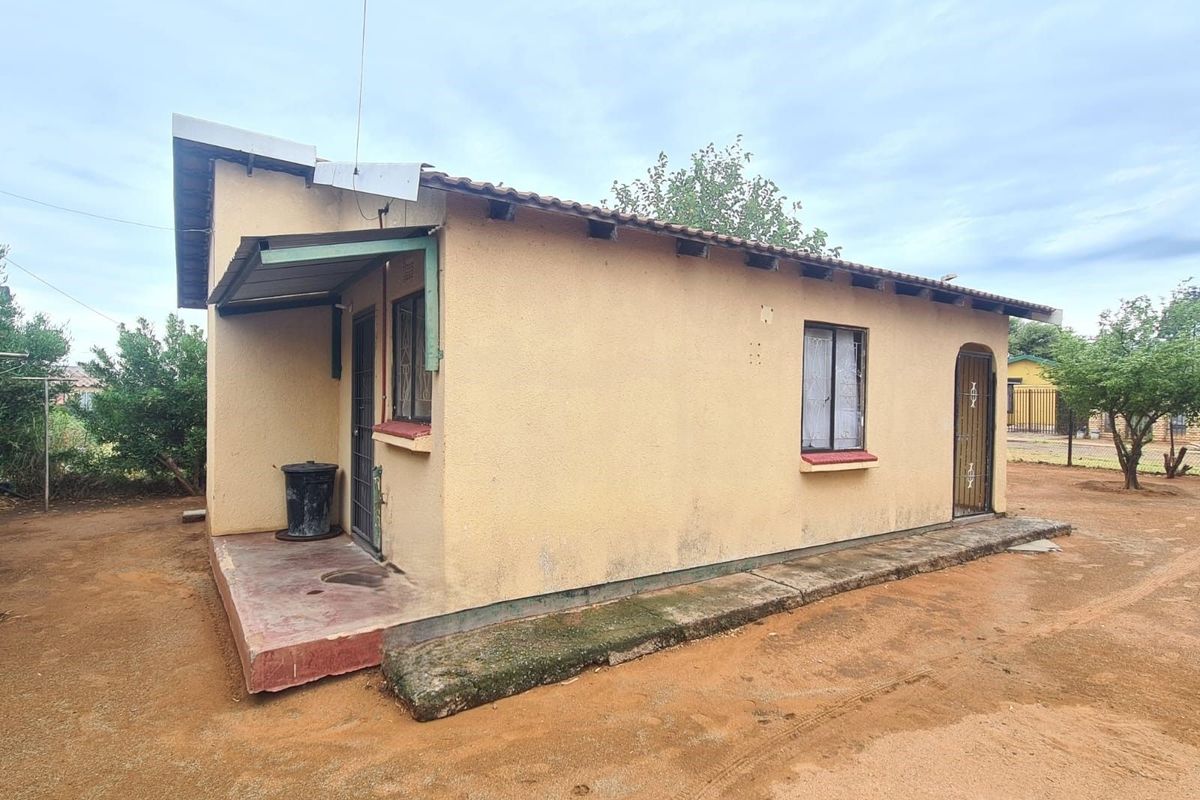 House For Sale in Roodepan - Photo 3
