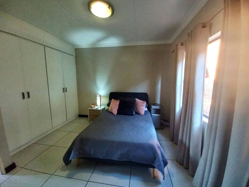 Apartment For Sale in Rooihuiskraal North - Photo 4