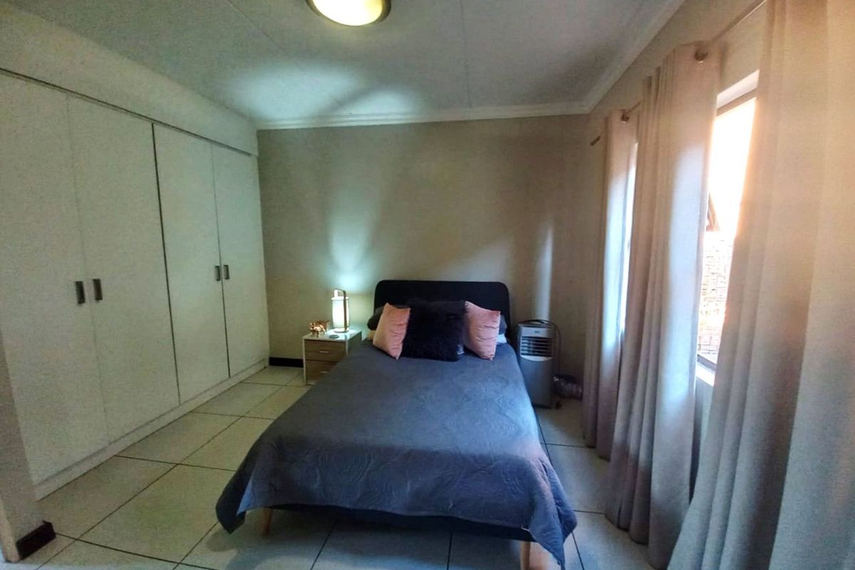 Apartment For Sale in Rooihuiskraal North - Photo 4