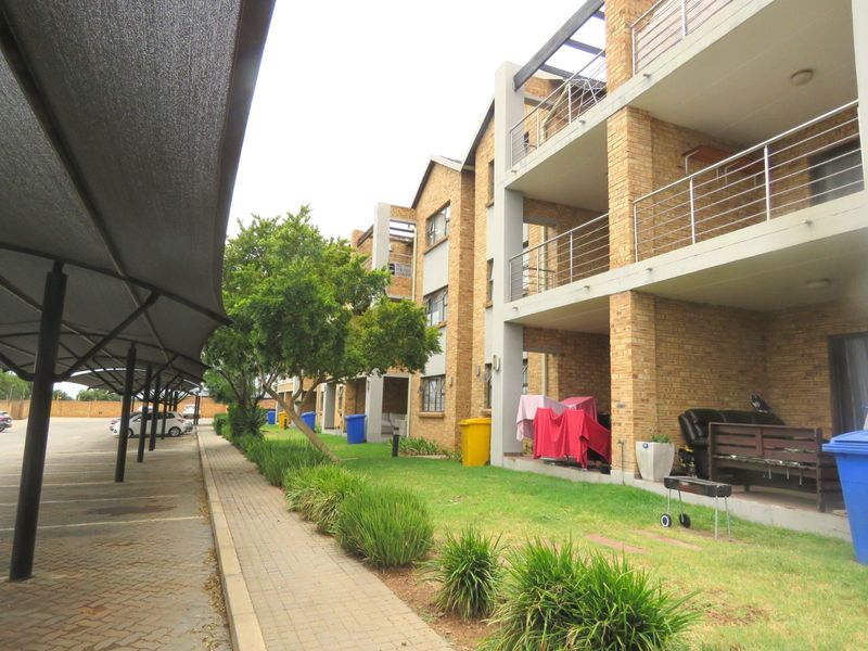 Apartment For Sale in Rooihuiskraal North - Photo 2