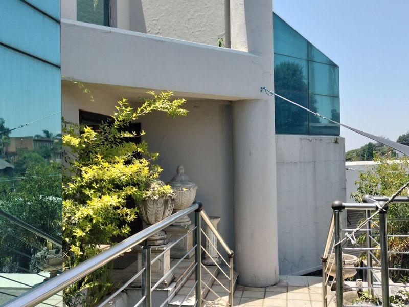 House For Sale in Constantia Kloof - Photo 3