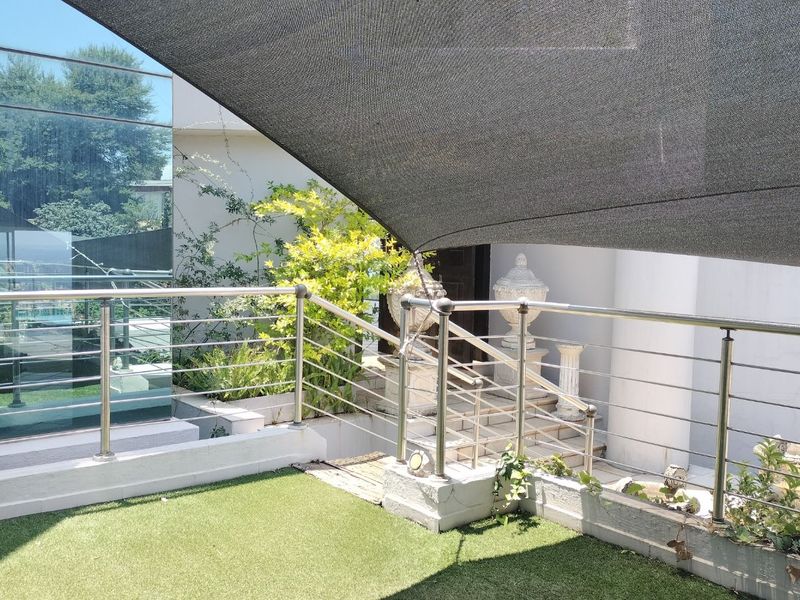 House For Sale in Constantia Kloof - Photo 6