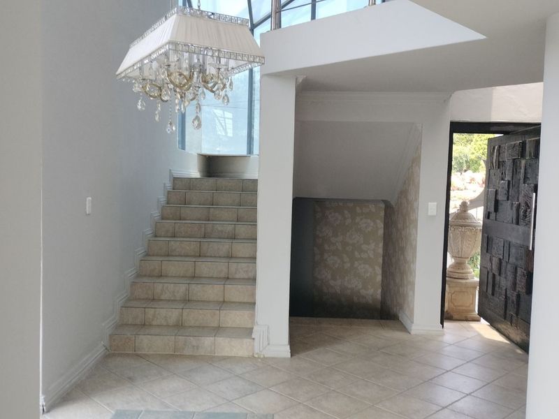 House For Sale in Constantia Kloof - Photo 8