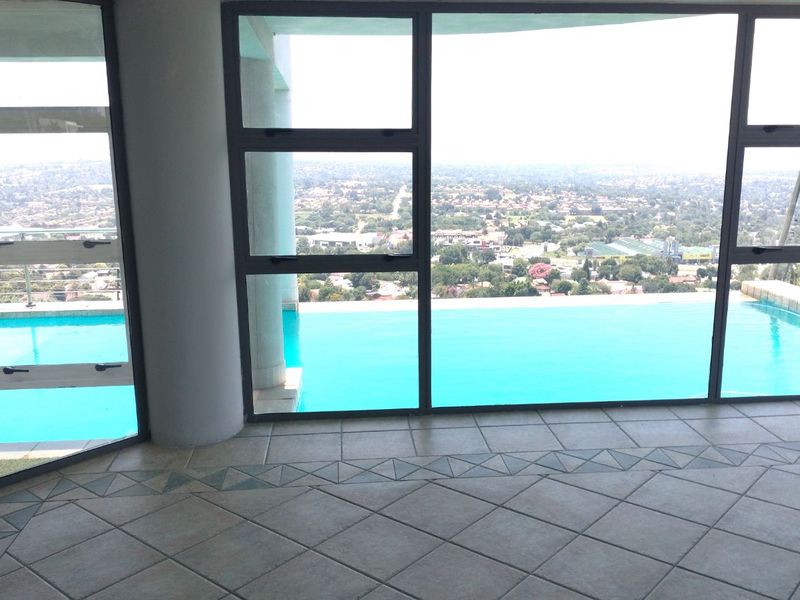 House For Sale in Constantia Kloof - Photo 10