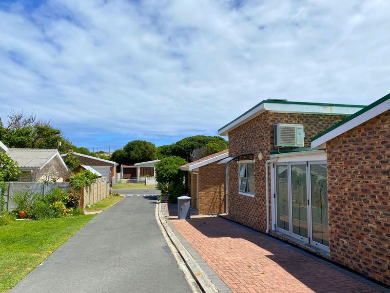 House For Sale in Pearly Beach - Photo 2