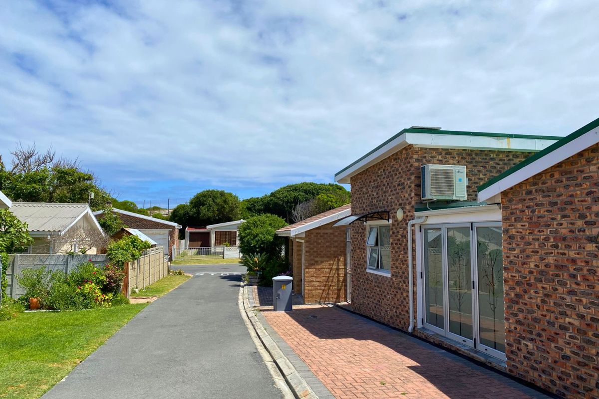 House For Sale in Pearly Beach - Photo 2