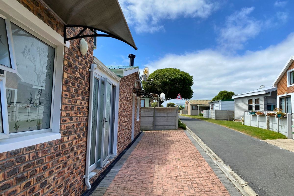 House For Sale in Pearly Beach - Photo 3