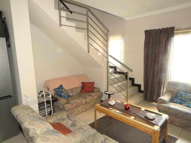 Townhouse For Sale in Rooihuiskraal North - Photo 2