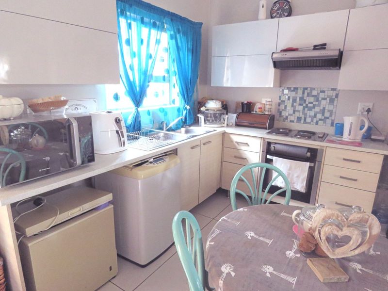 Townhouse For Sale in Rooihuiskraal North - Photo 5