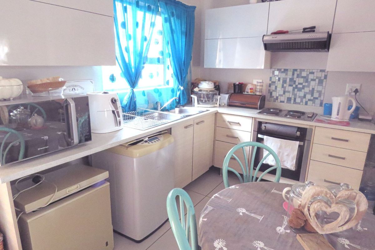 Townhouse For Sale in Rooihuiskraal North - Photo 5