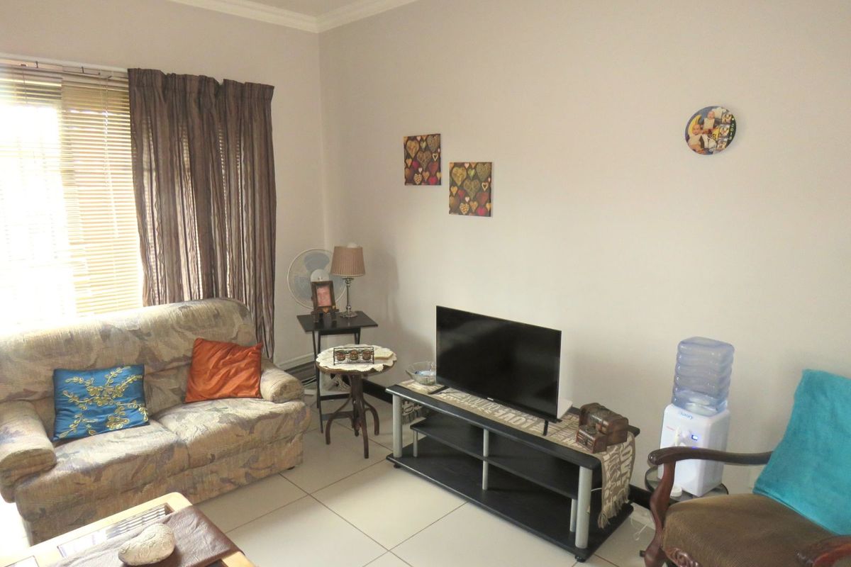 Townhouse For Sale in Rooihuiskraal North - Photo 3