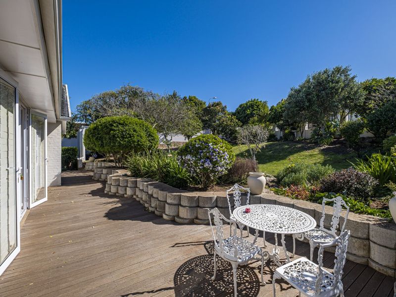 House For Sale in Mill Park - Photo 2