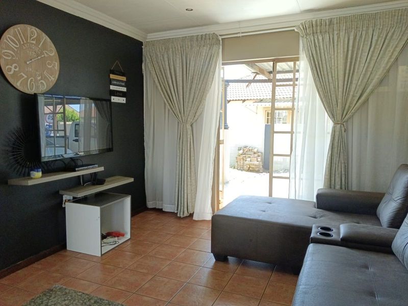 House For Sale in Masada - Photo 4