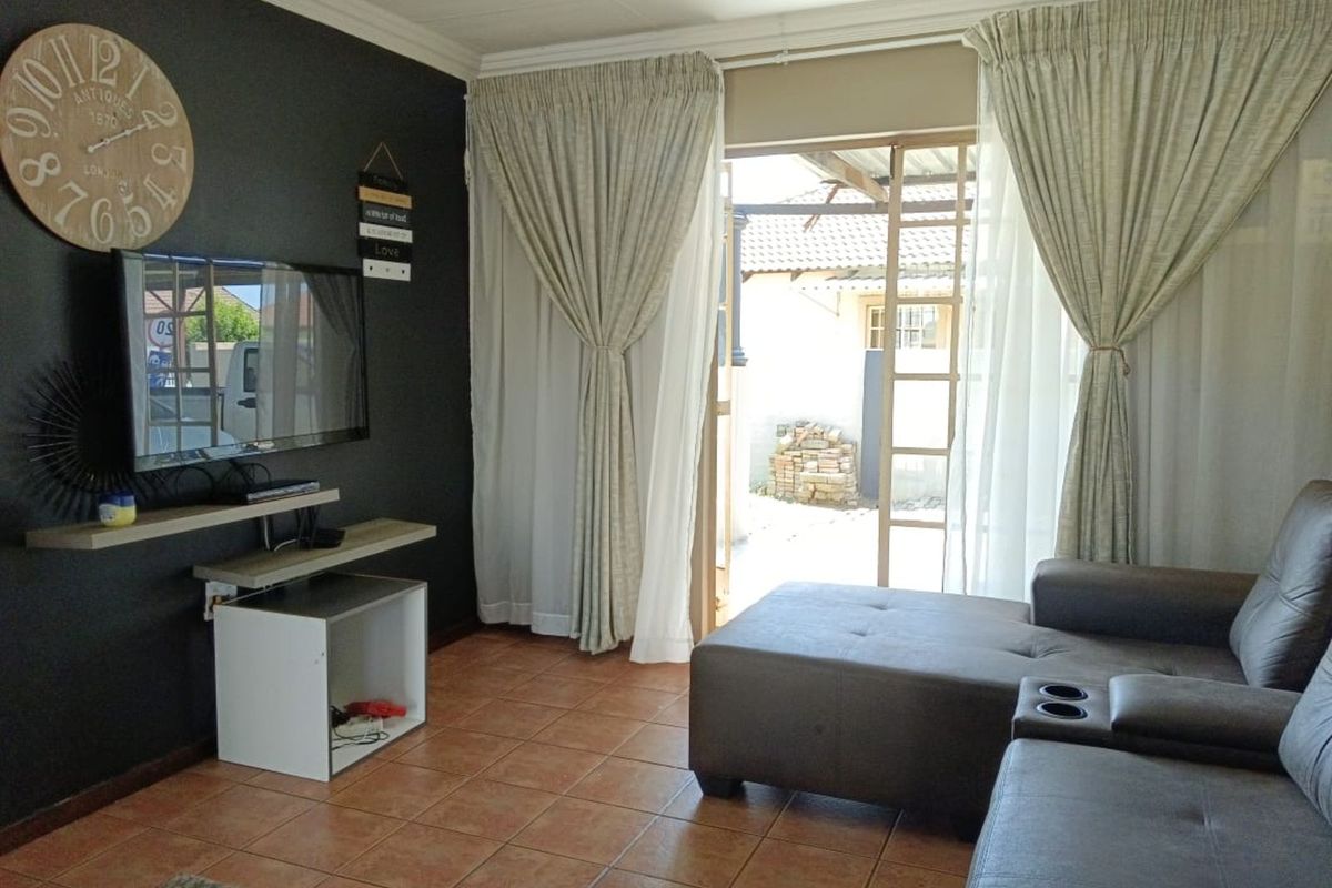 House For Sale in Masada - Photo 4