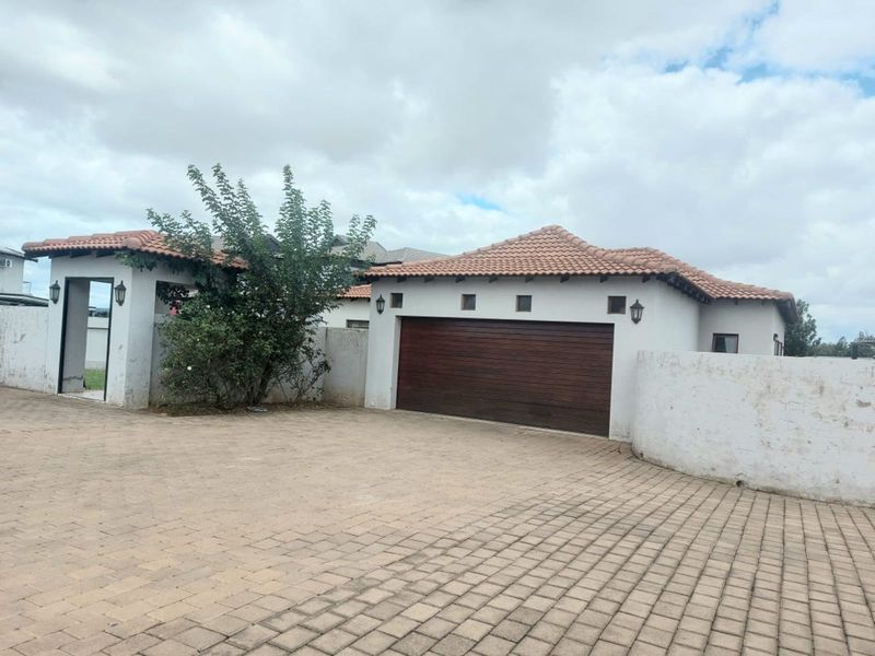 House For Sale in Savannah Country Estate - Photo 2