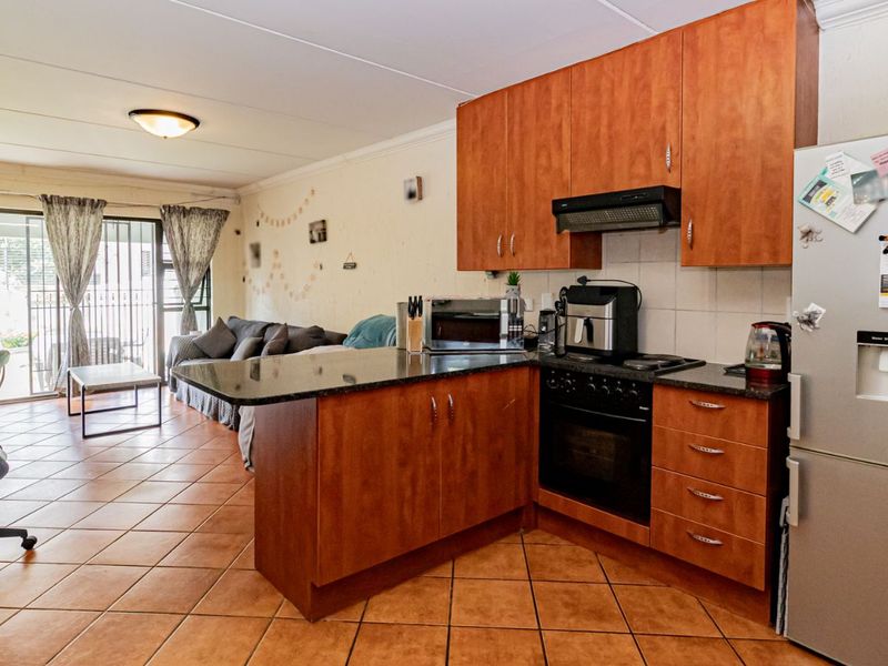 Apartment For Sale in Paulshof - Photo 2