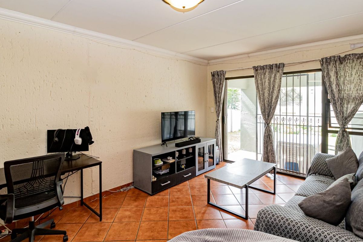 Apartment For Sale in Paulshof - Photo 5