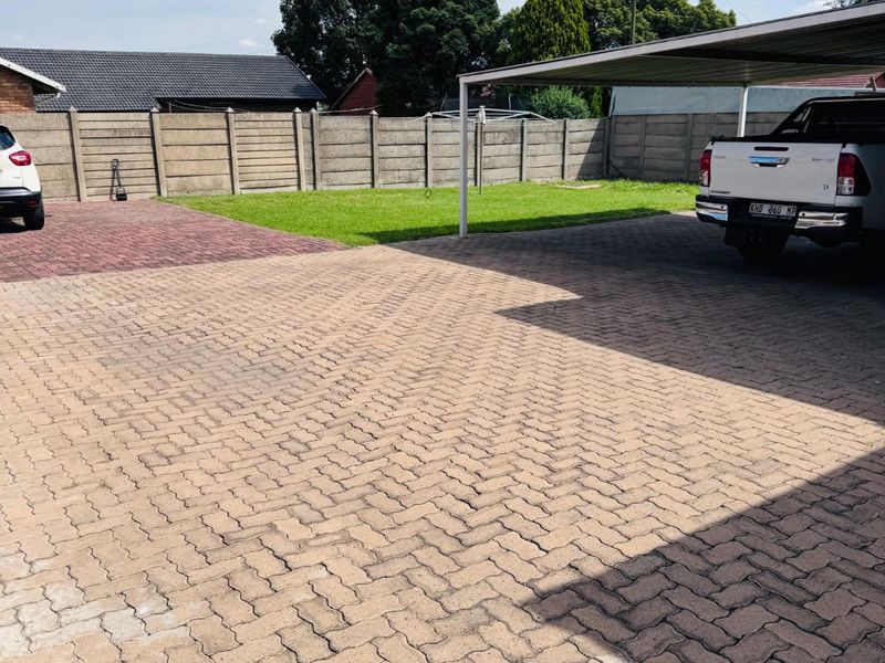 House For Sale in Tasbet Park Ext 2 - Photo 3