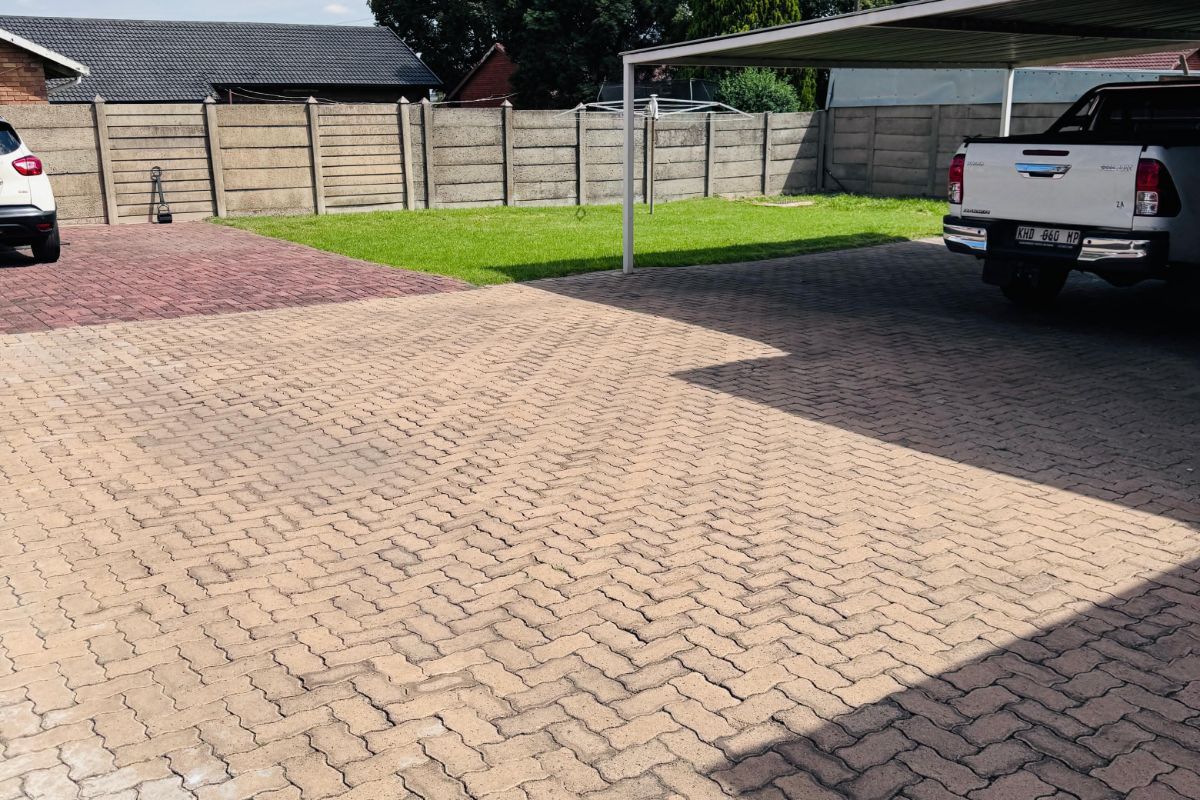 House For Sale in Tasbet Park Ext 2 - Photo 3