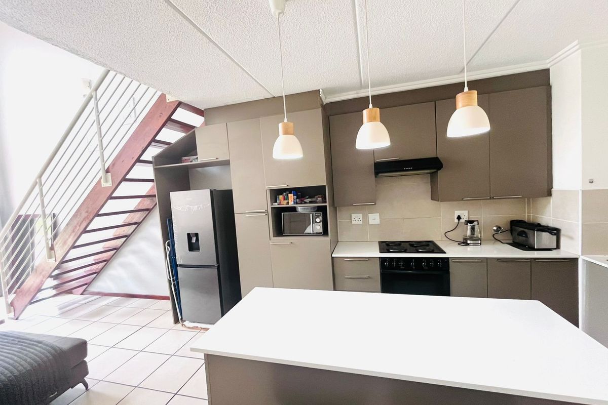 Apartment For Sale in Lonehill - Photo 4