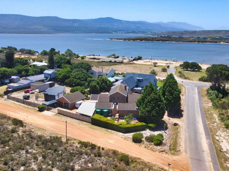 House For Sale in Fisherhaven - Photo 3