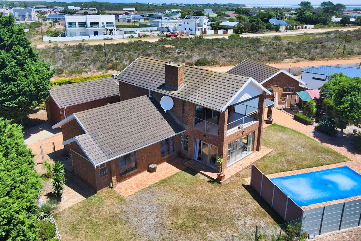 House For Sale in Fisherhaven - Photo 2