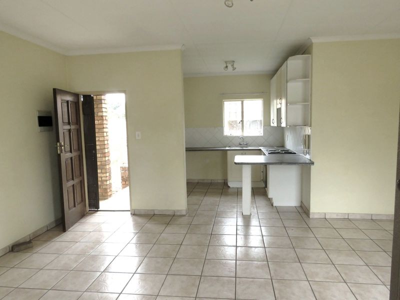 Apartment For Sale in Die Hoewes - Photo 10