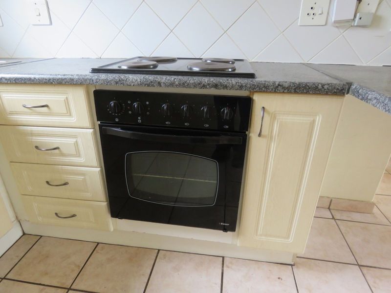 Apartment For Sale in Die Hoewes - Photo 8