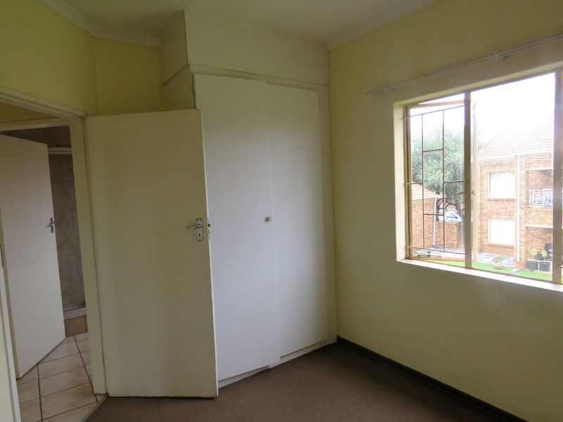 Apartment For Sale in Die Hoewes - Photo 4