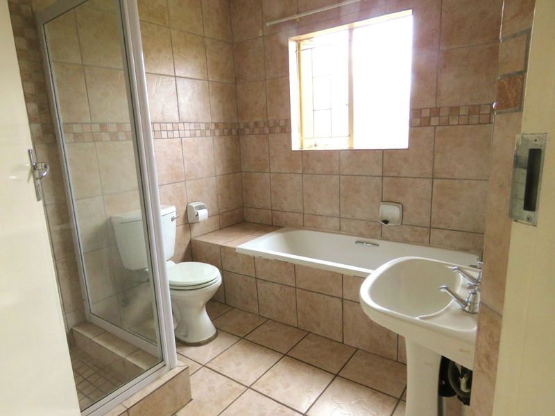 Apartment For Sale in Die Hoewes - Photo 3