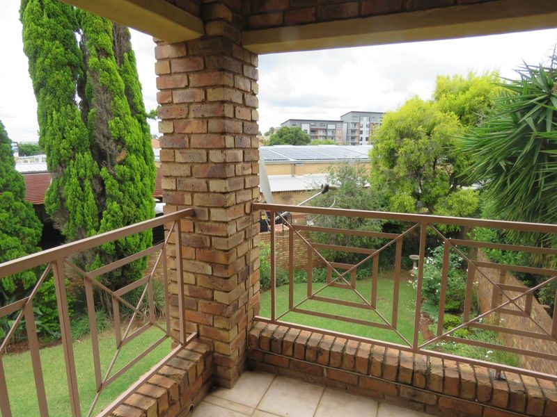 Apartment For Sale in Die Hoewes - Photo 2