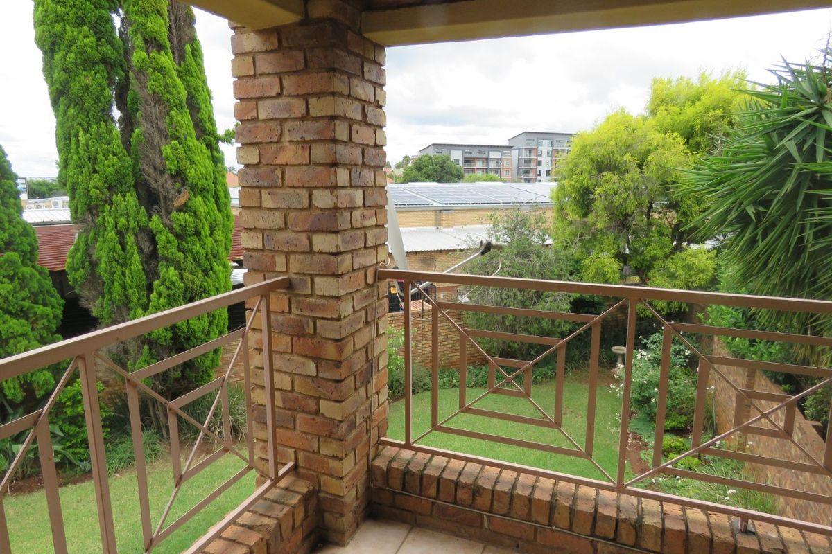 Apartment For Sale in Die Hoewes - Photo 2