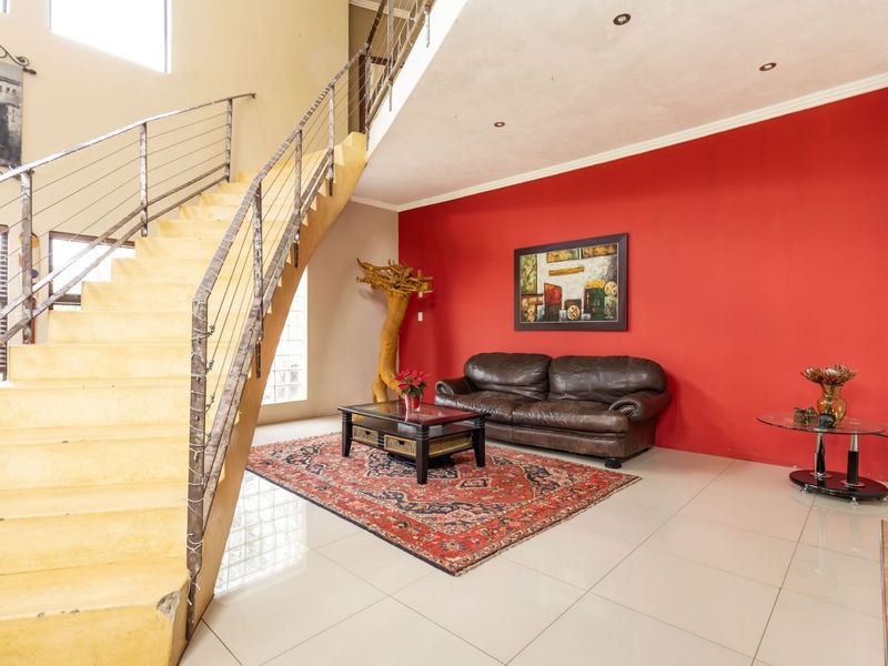 House For Sale in Wilgeheuwel - Photo 6