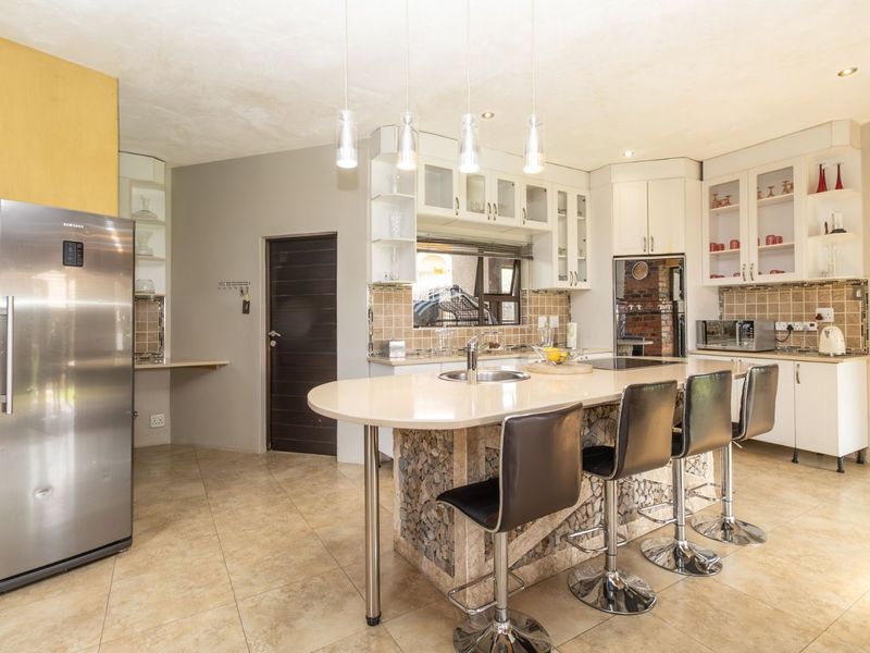House For Sale in Wilgeheuwel - Photo 10