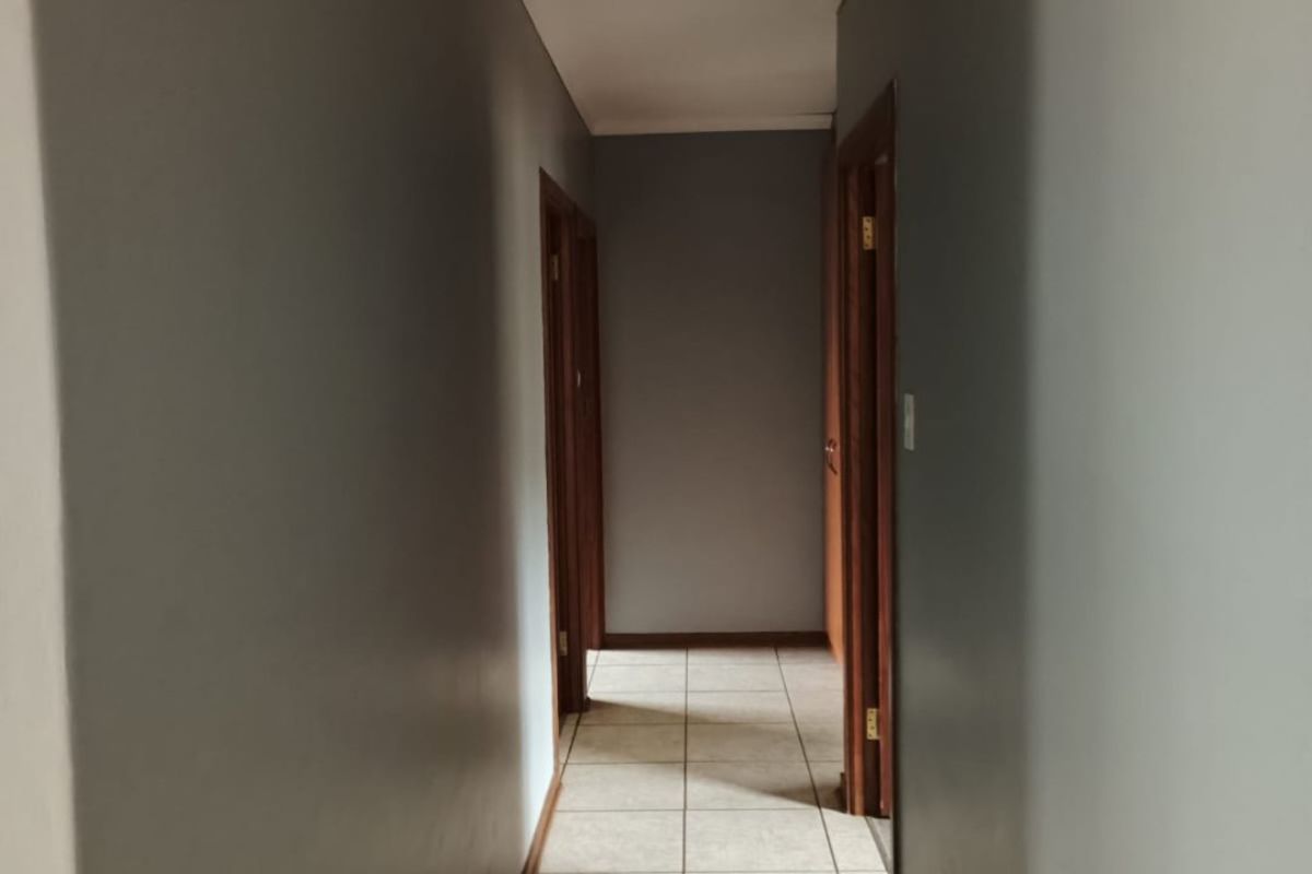 House For Sale in New Park - Photo 3