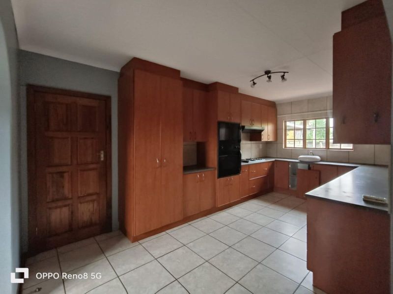 House For Sale in New Park - Photo 2