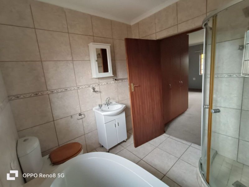 House For Sale in New Park - Photo 6