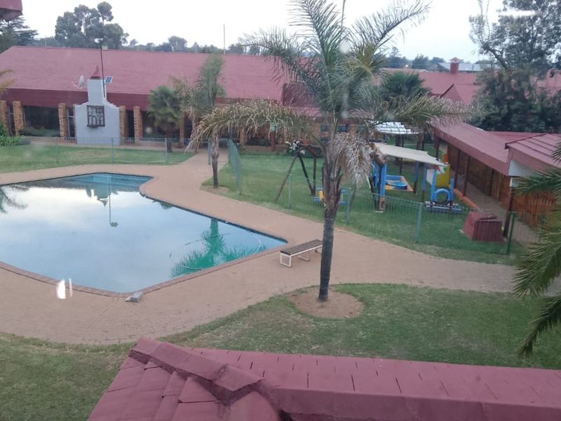 Guest House For Sale in Greenhills Ext 3 - Photo 2