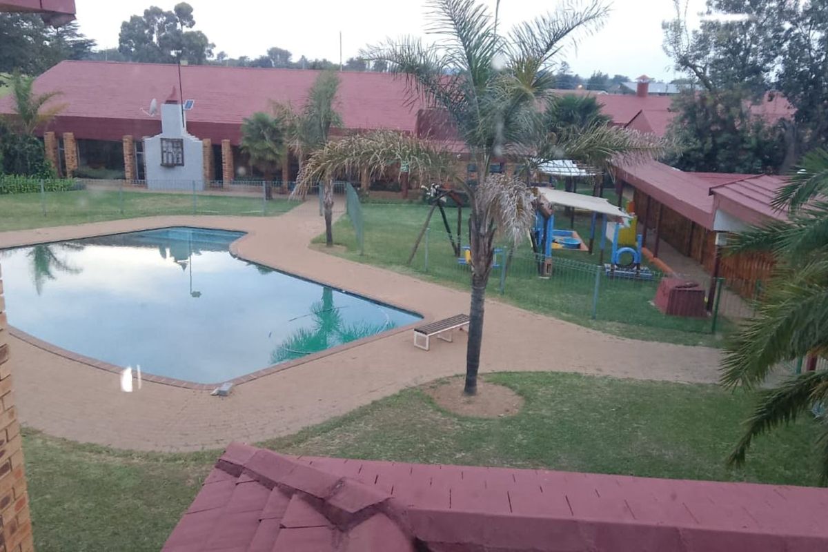 Guest House For Sale in Greenhills Ext 3 - Photo 2