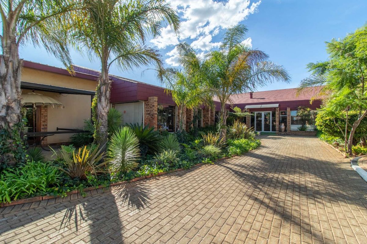 Guest House For Sale in Greenhills Ext 3 - Photo 5