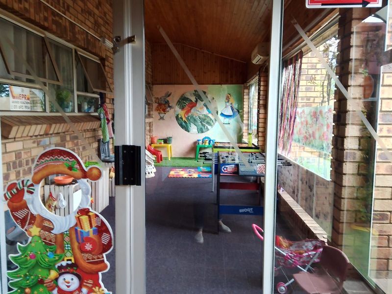 Guest House For Sale in Greenhills Ext 3 - Photo 9