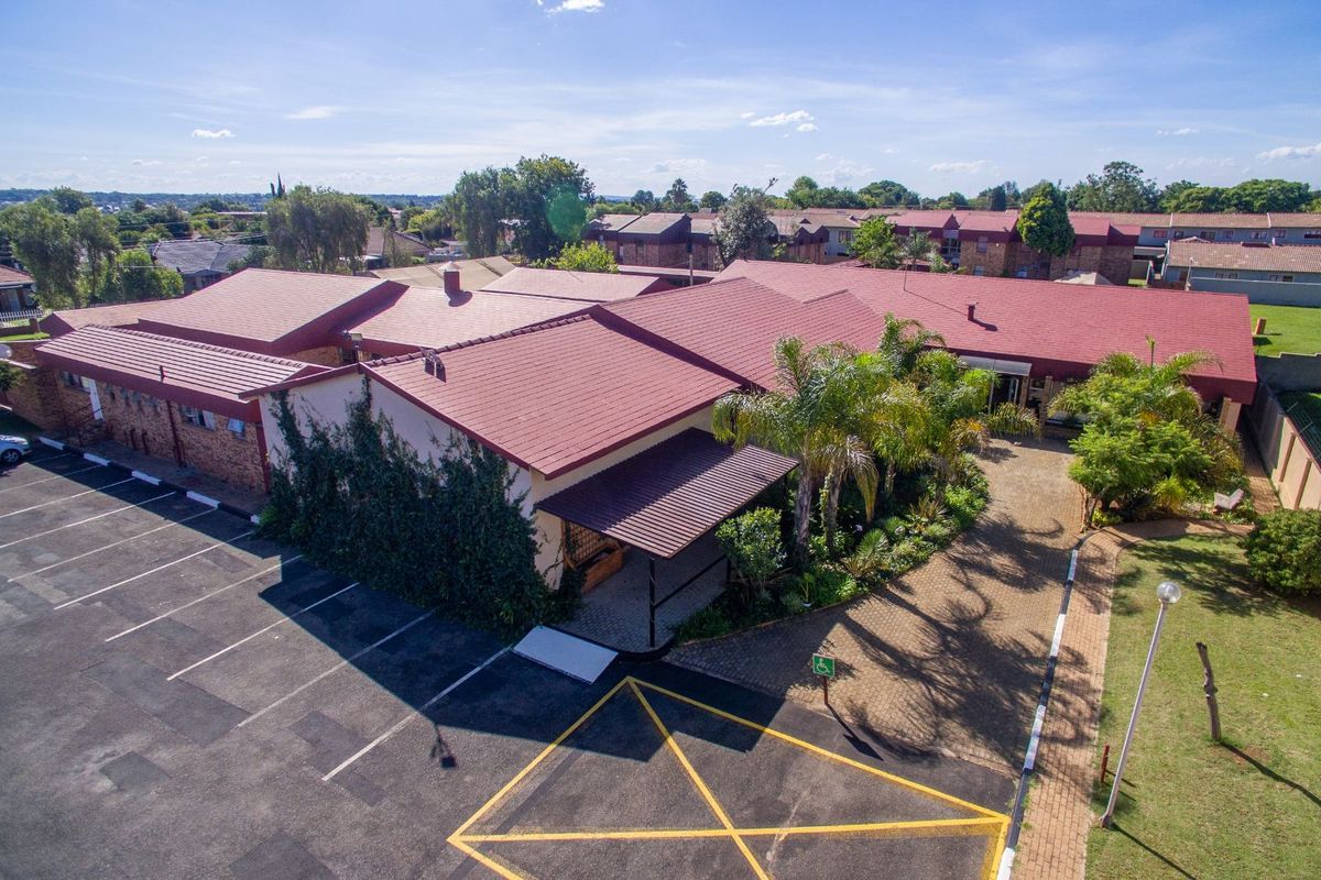 Guest House For Sale in Greenhills Ext 3 - Photo 3