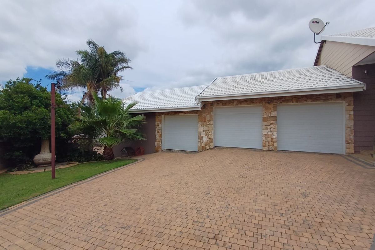 House For Sale in Wilkoppies - Photo 2