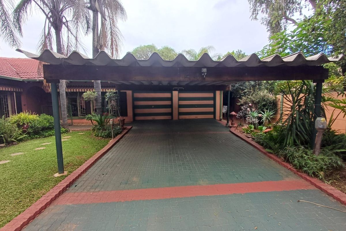 House For Sale in Wilkoppies - Photo 2