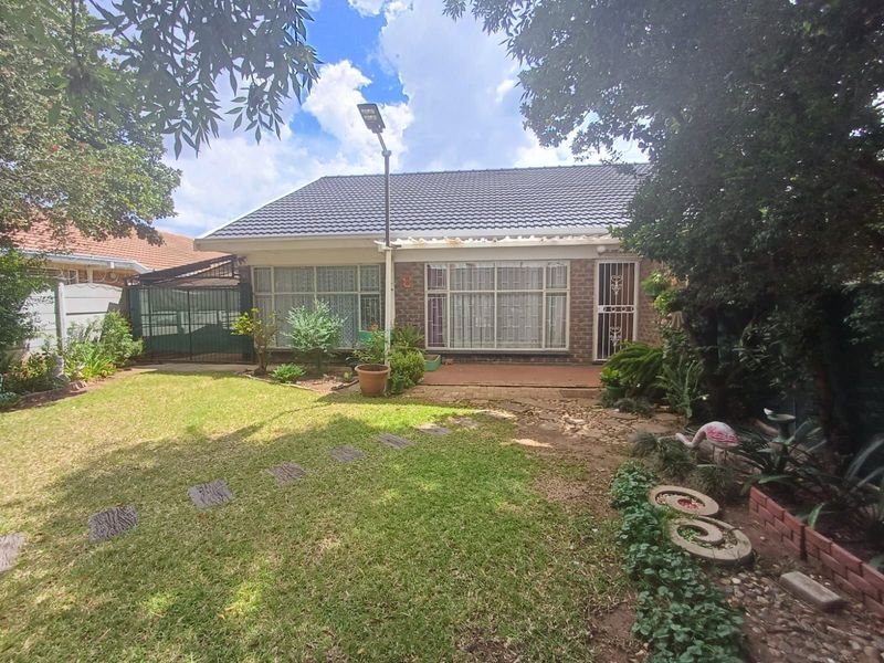 Townhouse For Sale in Neserhof - Photo 2