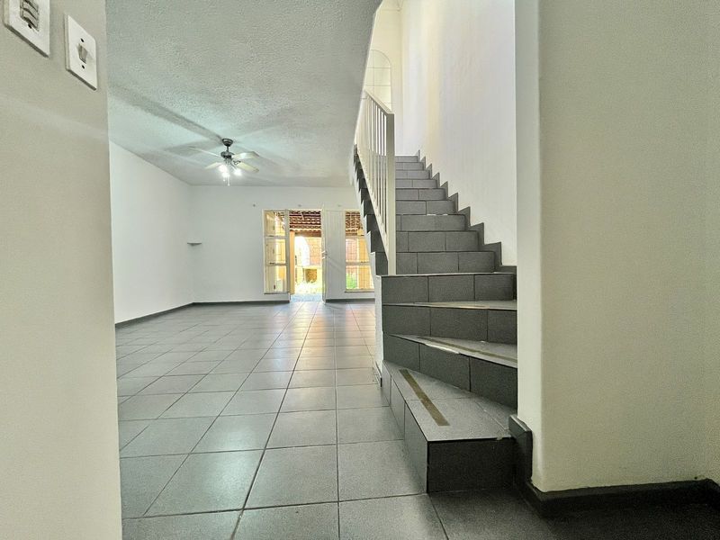 Townhouse For Sale in Dorandia - Photo 9