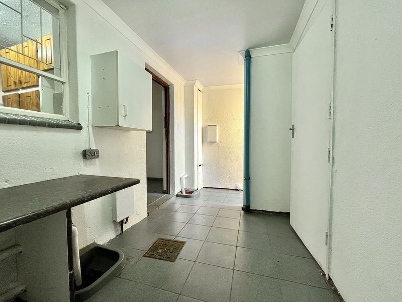 Townhouse For Sale in Dorandia - Photo 8