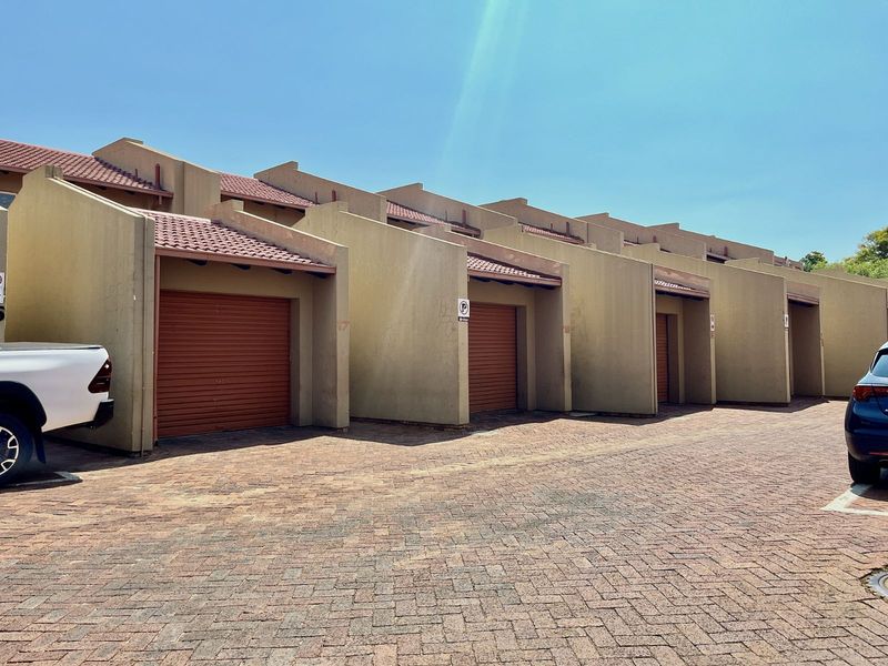 Townhouse For Sale in Dorandia - Photo 4