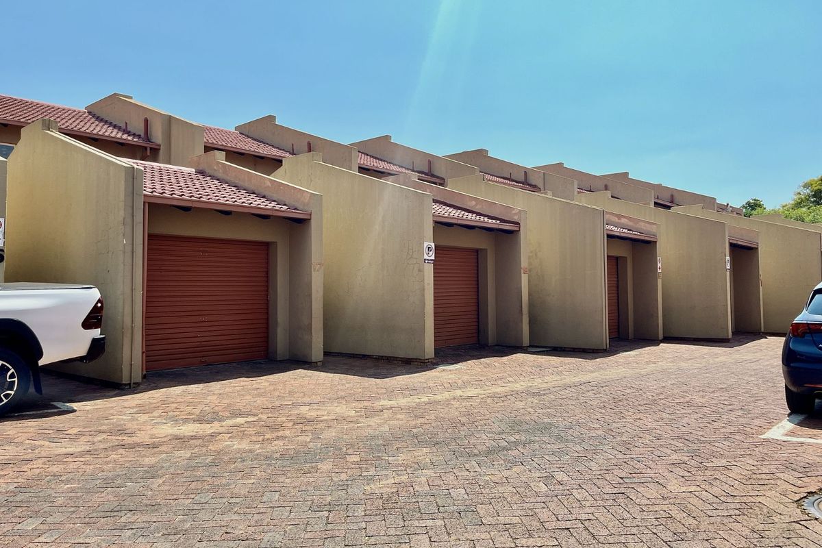 Townhouse For Sale in Dorandia - Photo 4